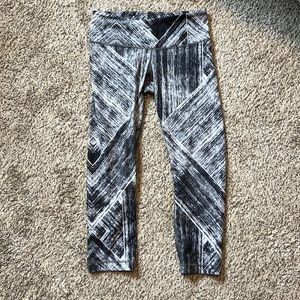 Black and white Lululemon leggings